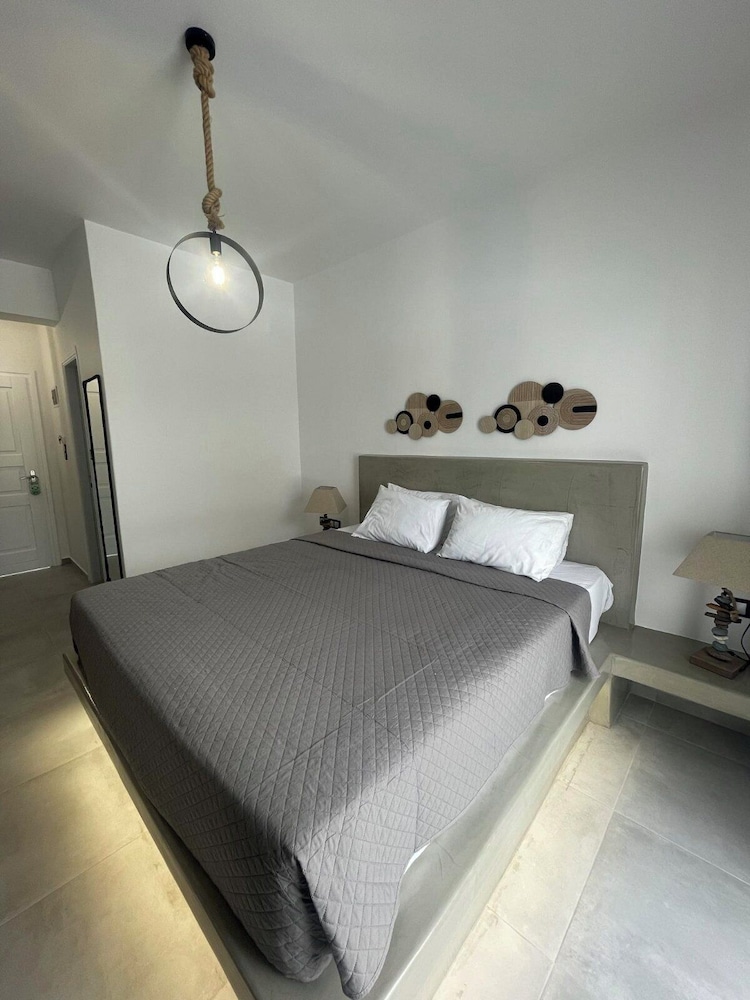 Zoumis Residence