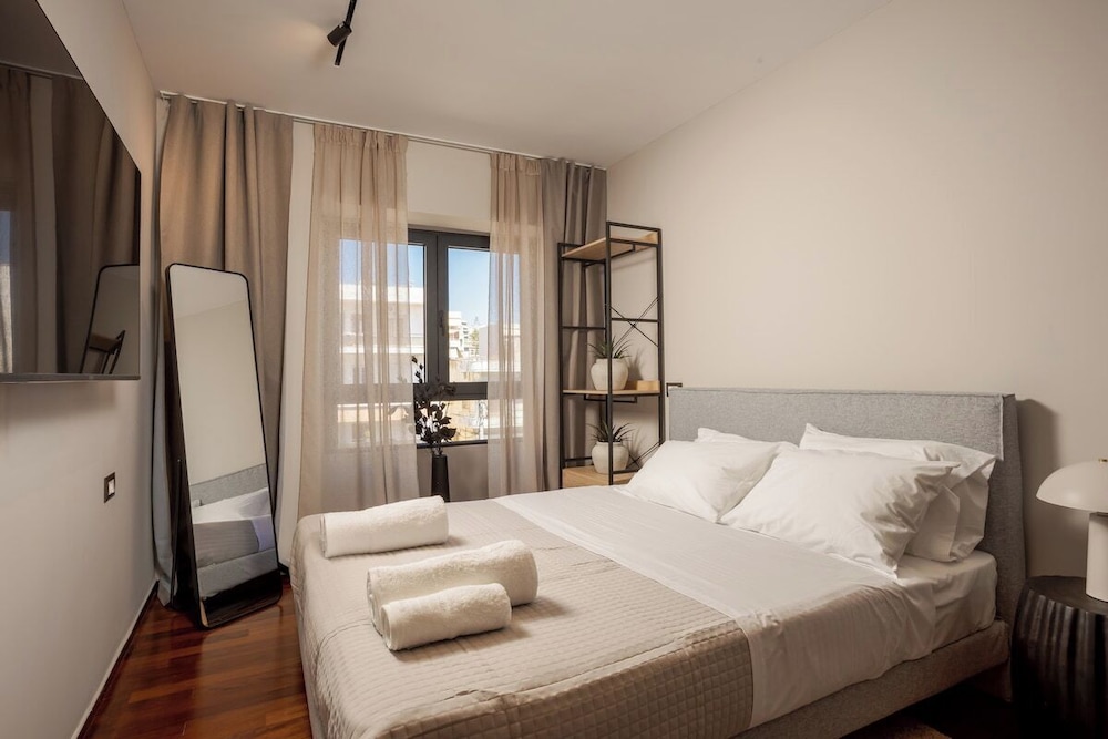 Demmi Central 2BR Designer Apt