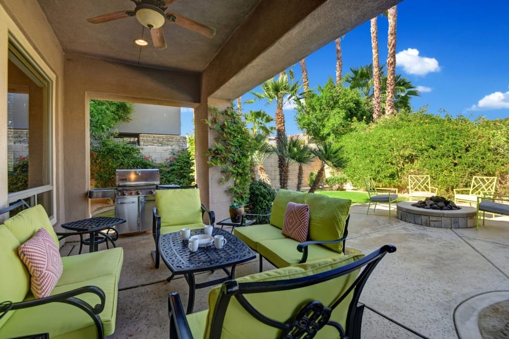 Songbird by Avantstay Pool Spa Firepit Tons of Outdoor Seating