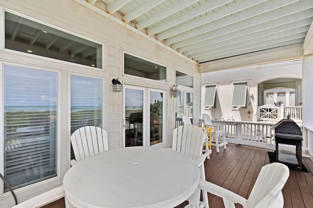Paradise Found - Private Beachfront House 3 Bedroom Home by RedAwning