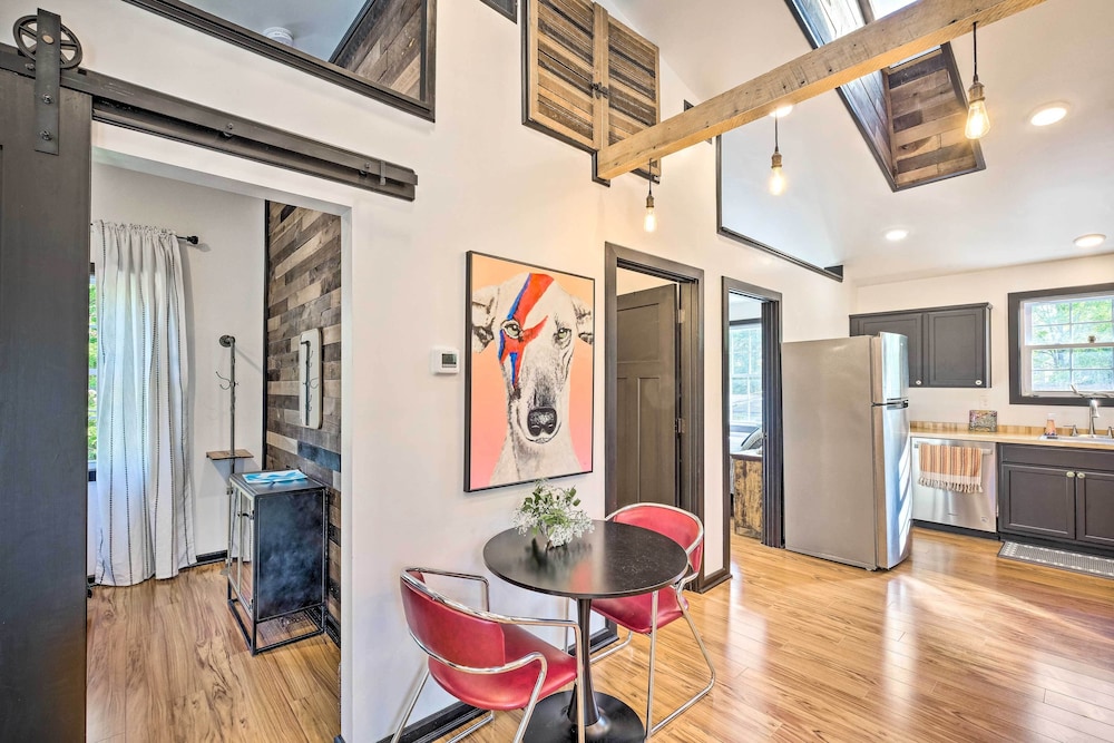 Modern Louisville Apartment w/ Furnished Deck