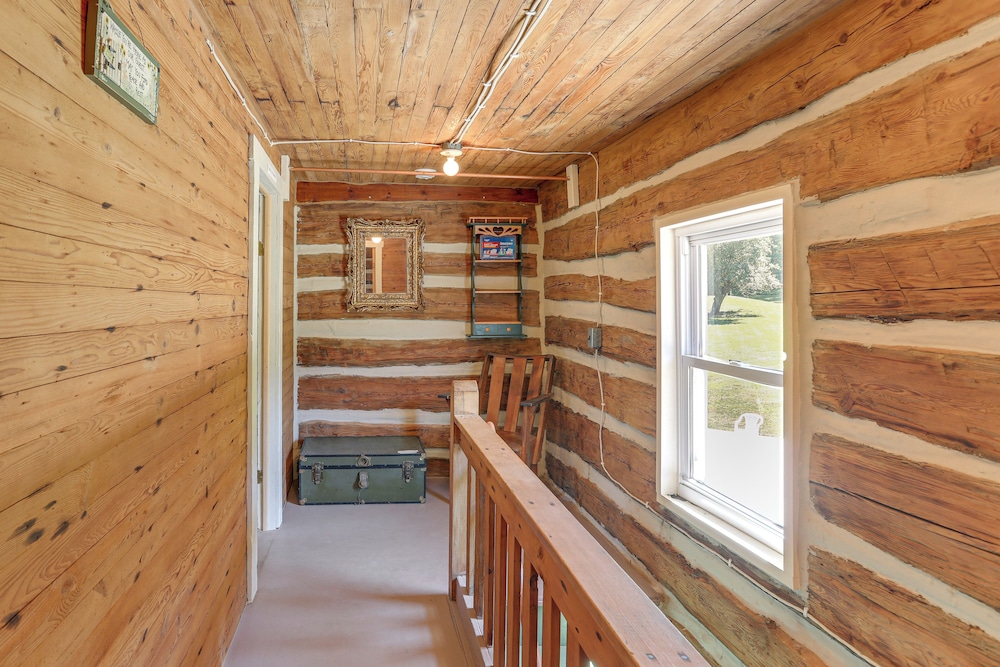 5 Mi to State Parks: Penfield Cabin w/ Fire Pit!