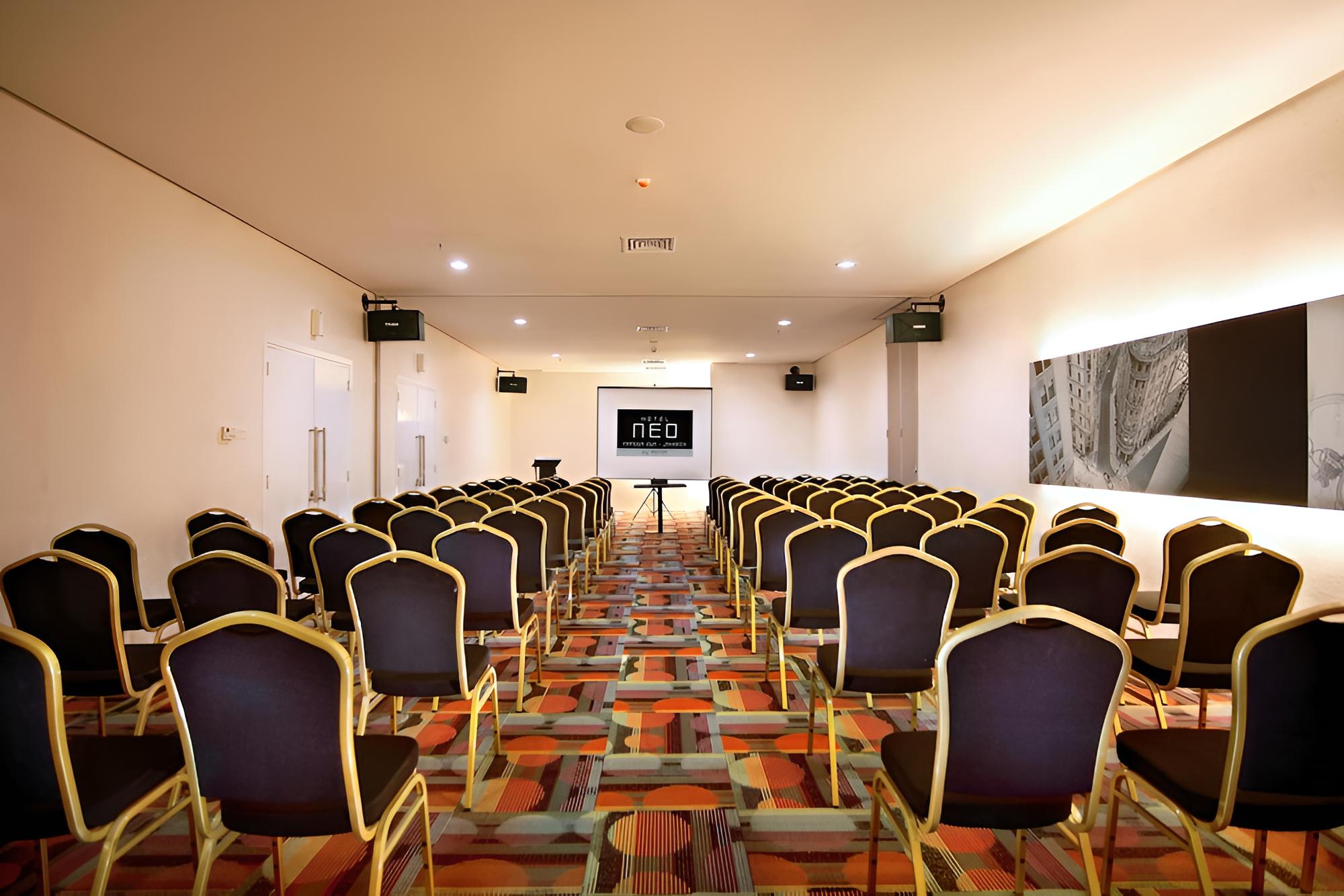 NEO Hotel Mangga Dua by ASTON