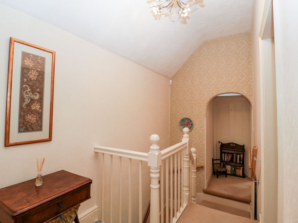 2 Heath Cottages