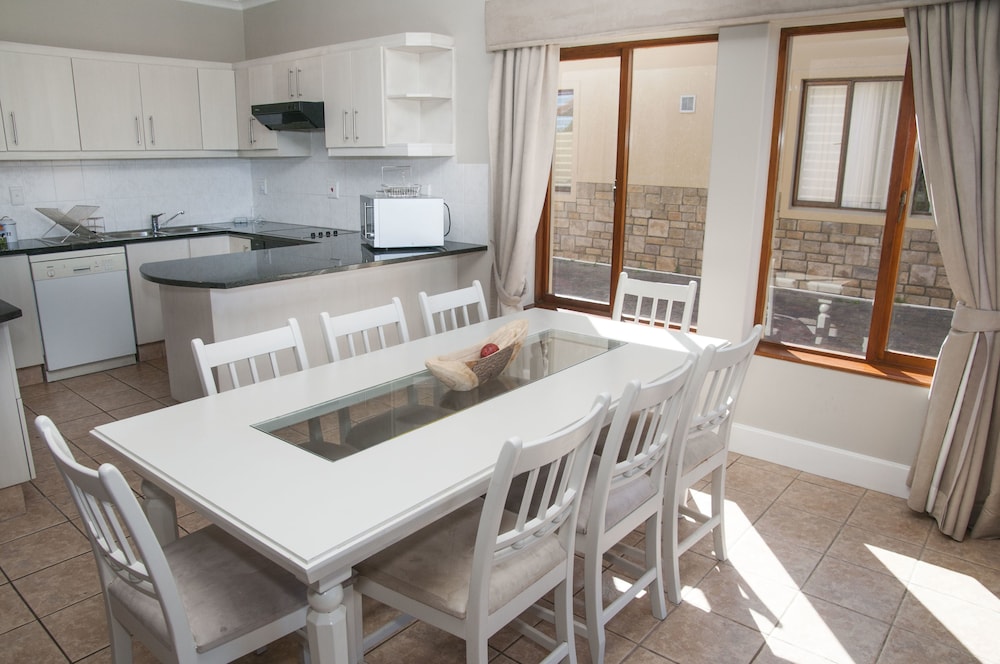 Villa 4 view 5