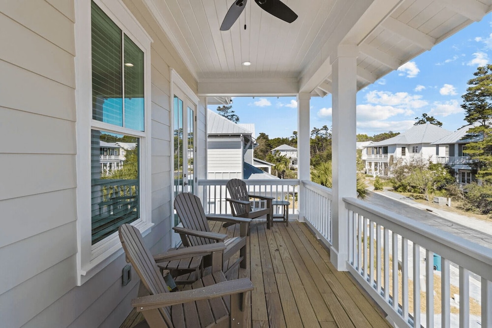 30A Salt Life by Avantstay Golf Cart + Pool Blue Mountain