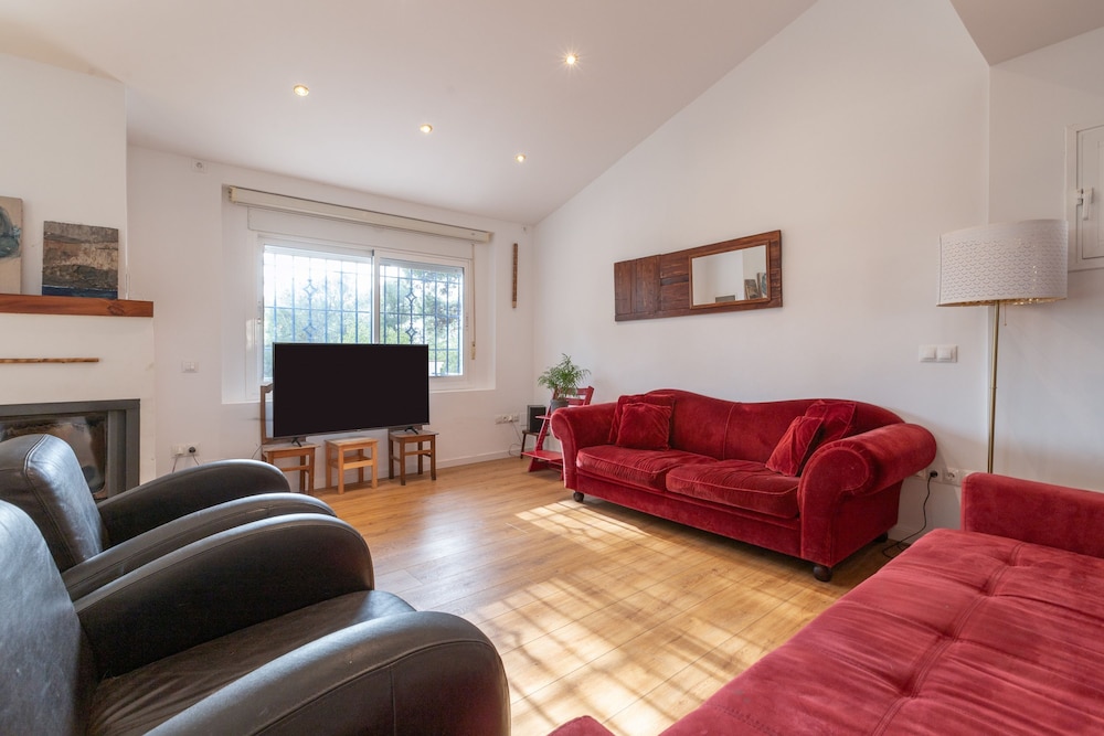 Axarqu a in Malaga With 2 Bedrooms and 1 Bathrooms