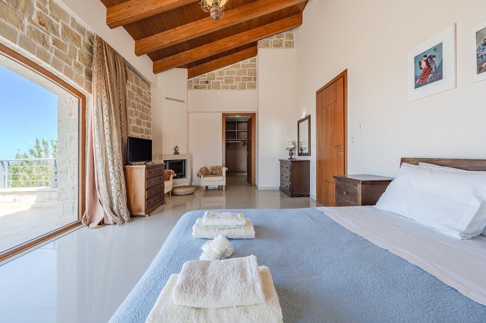 Arios Lux Villa