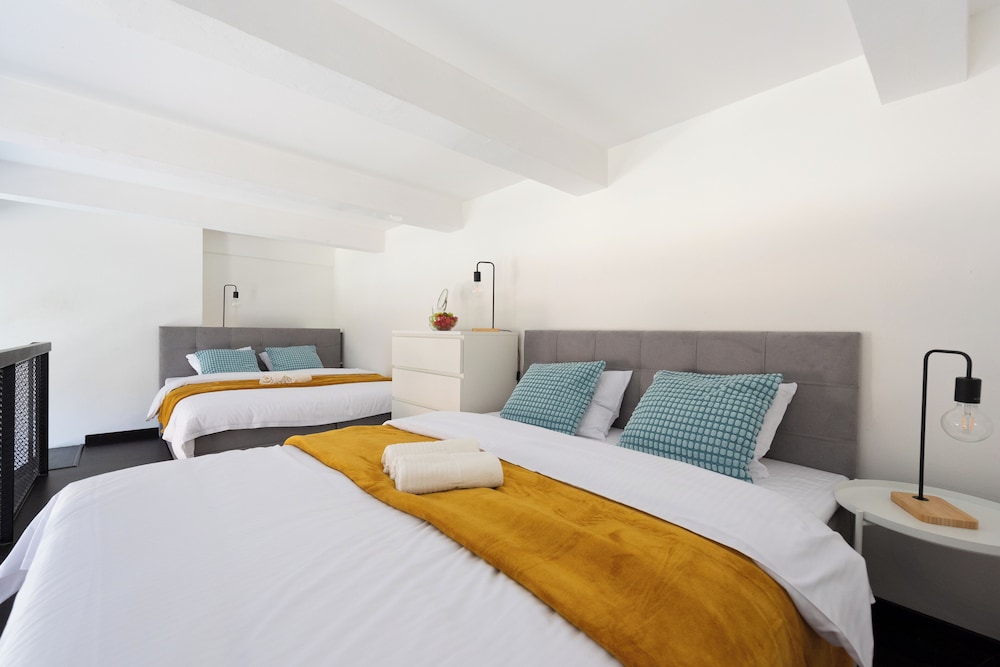Charming loft-studio apart with parking