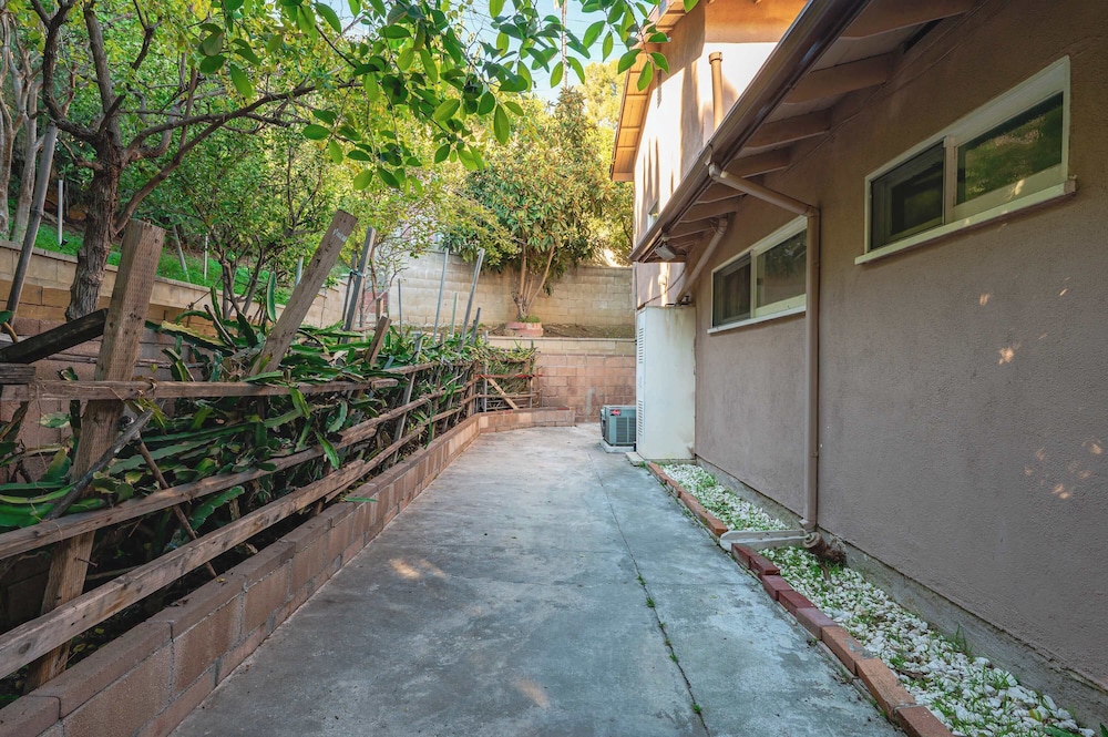 Newly Updated Family Retreat Safe Area Near Dtla