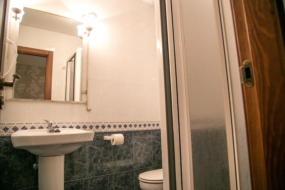 Hotel Restaurante Quintanares - Property Image 8