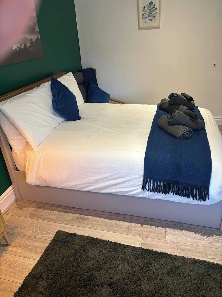 South Manchester 2-bed Apt With Ensuite, Sleeps 4
