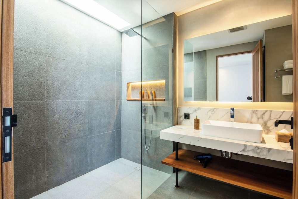 Elegant 5BR Villa Retreat Steps From Canggu Beach