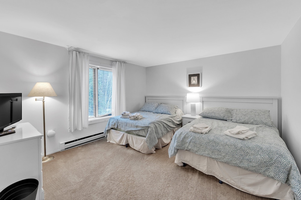 Santanoni 60h - Renovated Townhome With Privacy 2 Bedroom Townhouse by The Summit at Gore Mountain