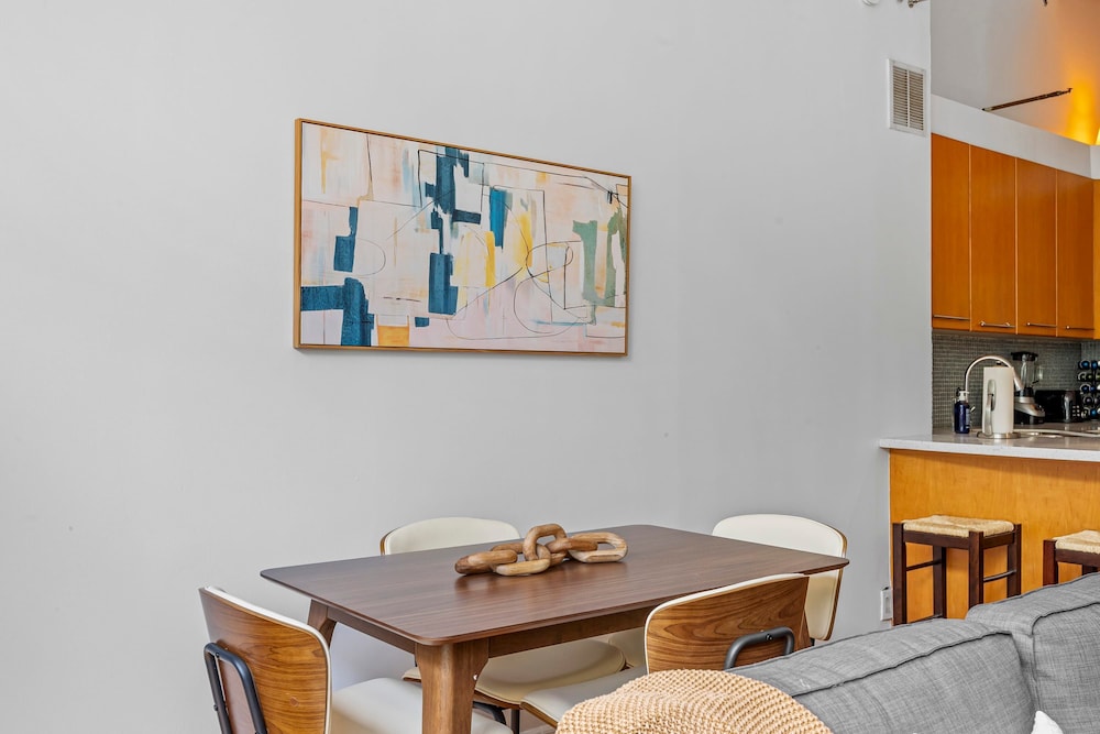 Barrow by Rove Travel 1BR Loft w Shared Roof