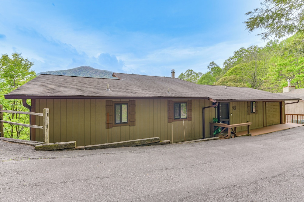 Maggie Valley Mountain Escape w/ Fireplace & Deck! view 3