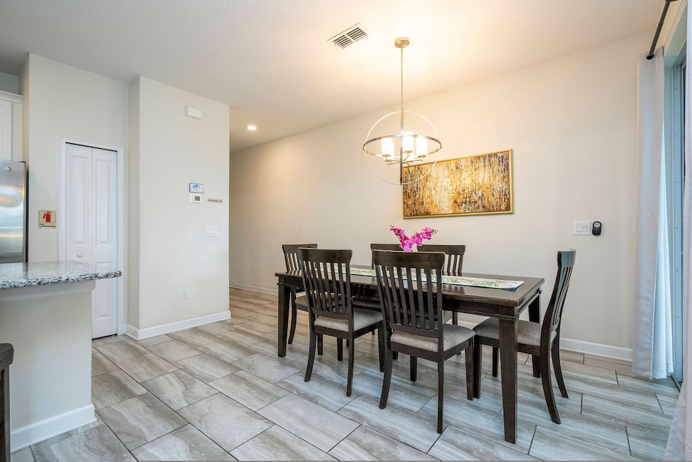 Storey Lake 4 BR With Private Pool