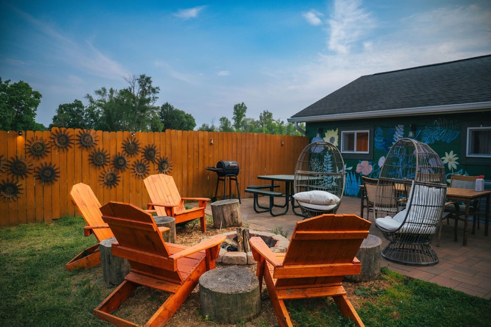 Cowboy Bunkhouse hot tub Lake Farm Nature