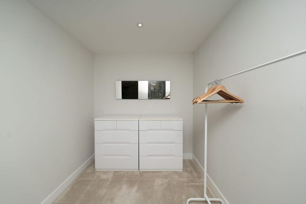 The Hampstead Place - Elegant 3bdr Flat With Patio