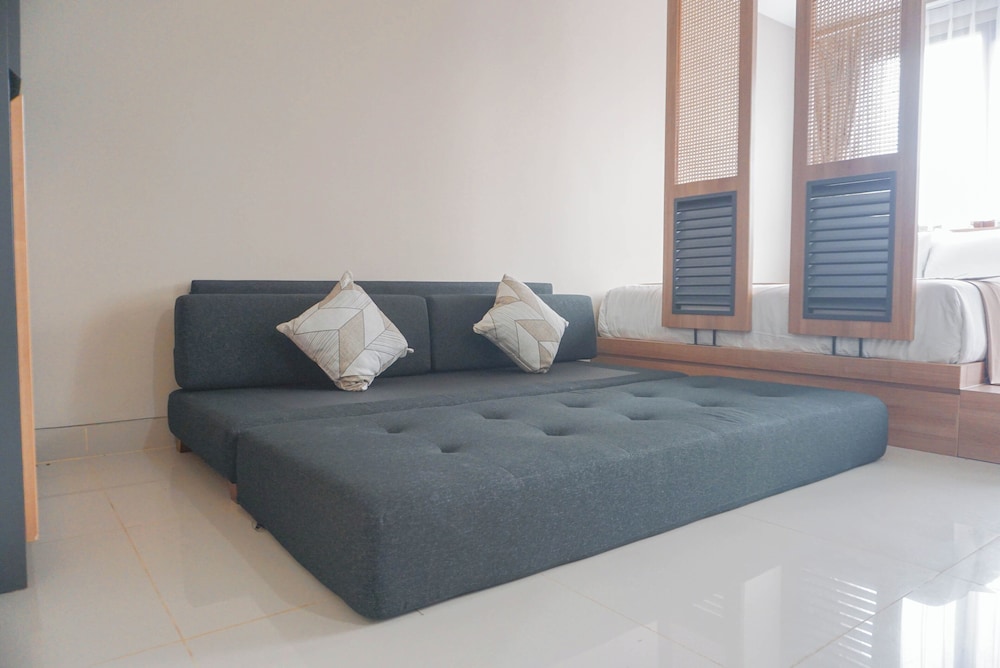 Comfortable Studio Room at LRT City Jatibening