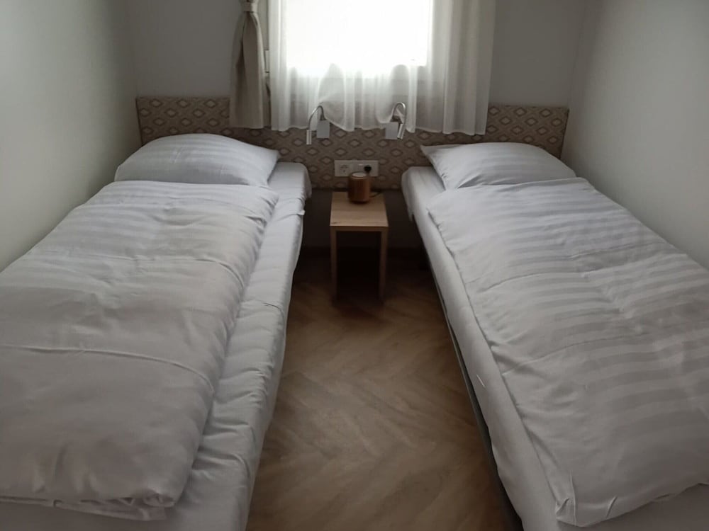 Tidy Chalet With Dishwasher, 9 km From Maastricht