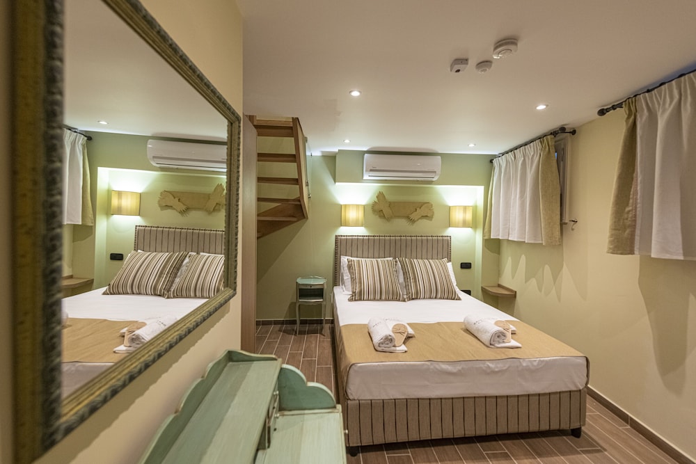 Ipelhome Plaka Boutique Apartments