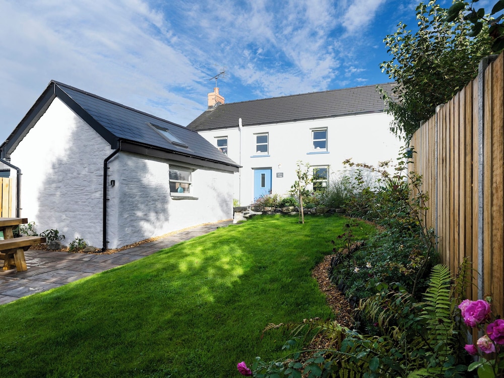 Dyffryn Cottage