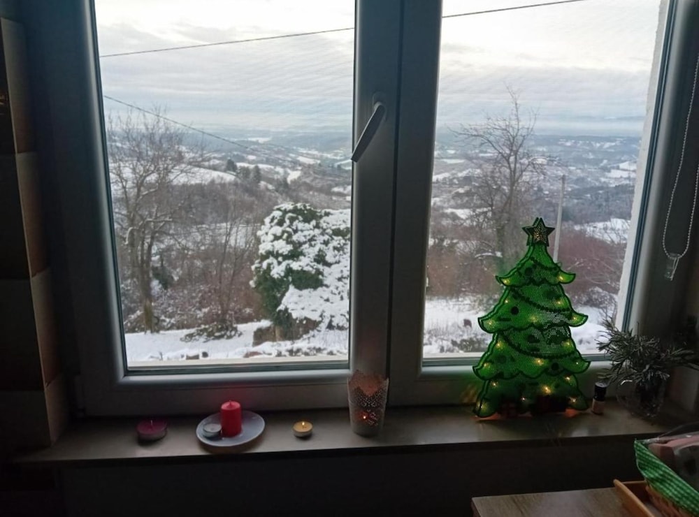 Plesivica Hillside Holiday Home With Hot -tub