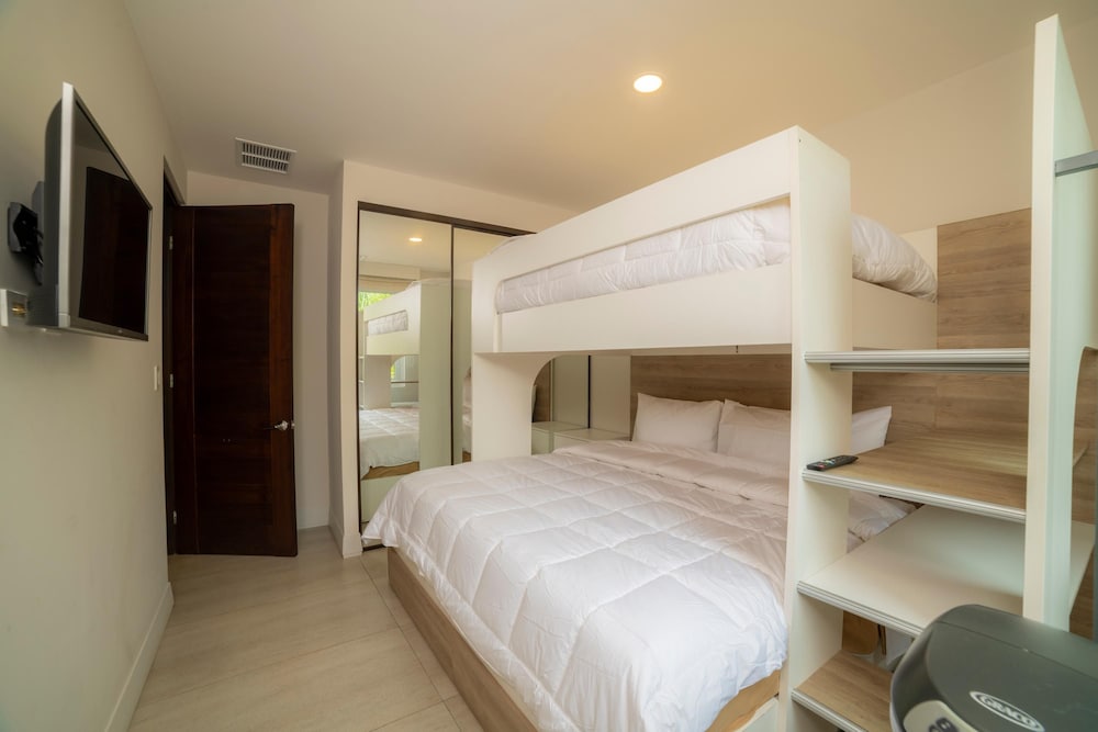 Miramar 5D -3 Bedr 3 Bath Ocean View