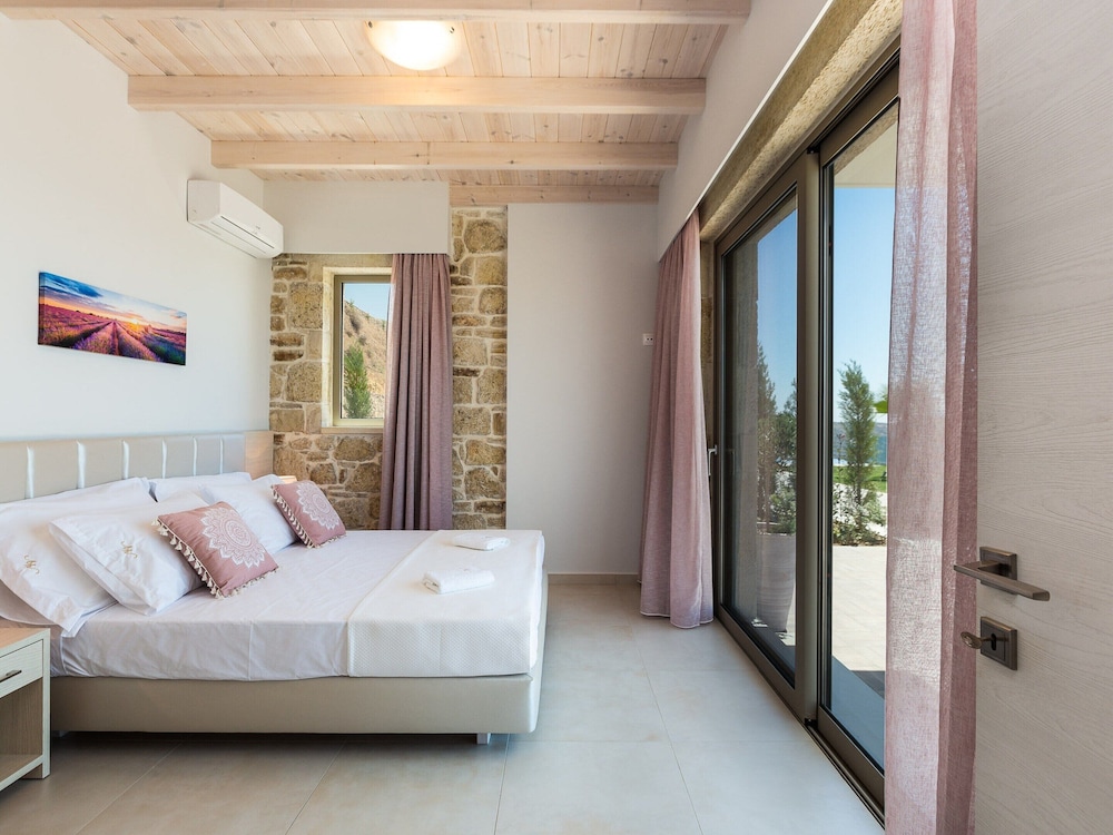Scenic Villa With Private Pool photo 2