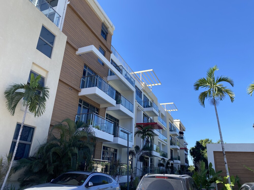 Elegant 1BR Apt with Pool view 4
