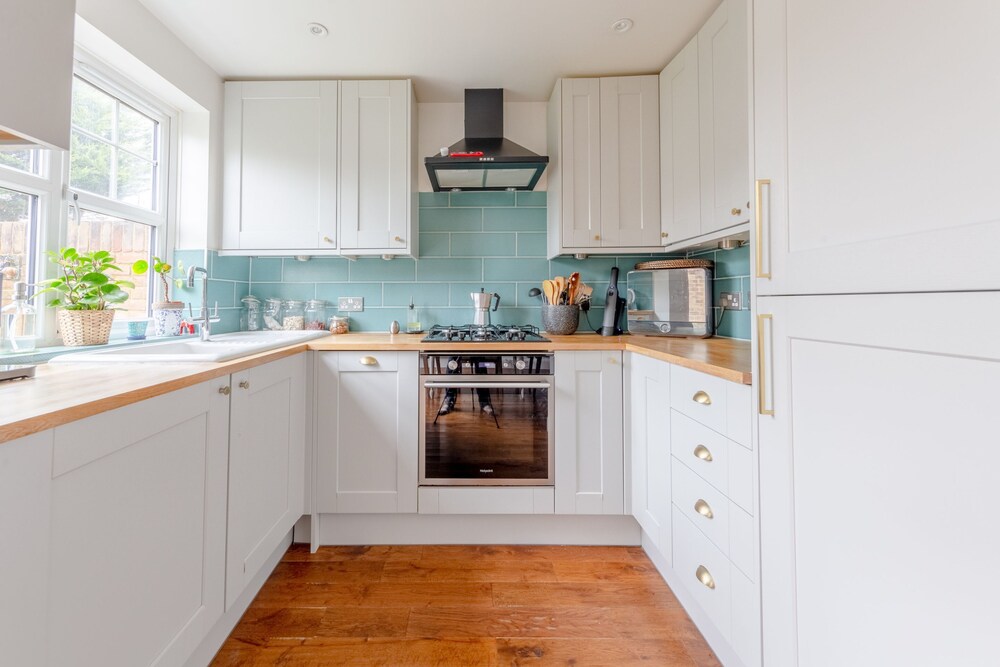 Serene and Spacious 2 Bedroom House in South Wimbledon