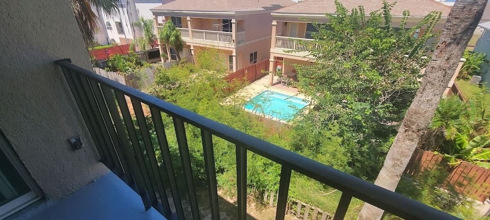 2 Levels Pool Near Beach 2 Patios 2 Bedroom Apts