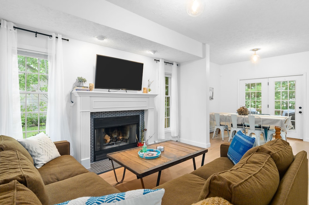 Gorgeous 2BDR Home near Downtown