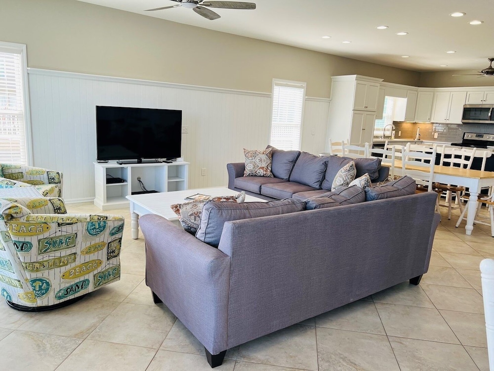 Fins / 1295 Ocean Blvd West 10 Bedroom Home