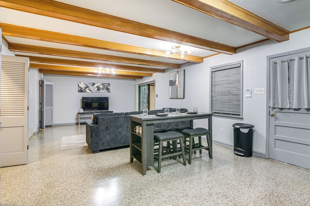 Walk to Graceland: Spacious Memphis Home!
