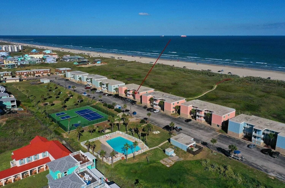 2 Condos in Beachfront Complex Pool Pickleball Bubbly Blew Seaside Blessing