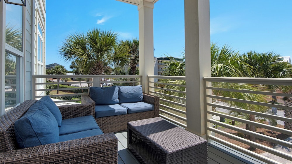 5BR Sleeps 14 in Seagrove Beach, Golf Cart, 6 Bikes, Pool + Free Attractions!