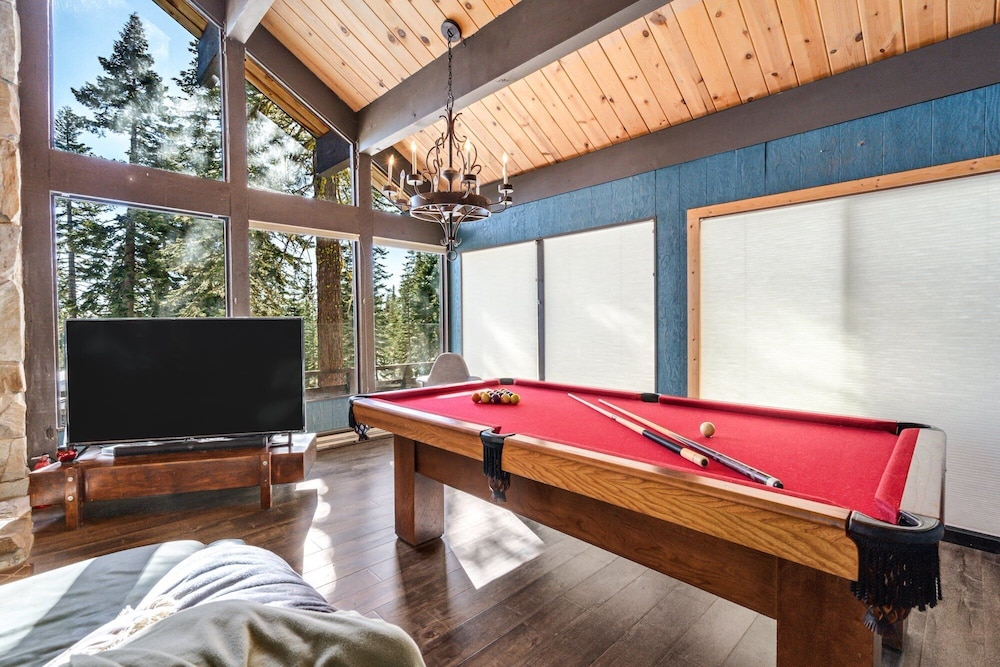 Awesome House Above The Lake/pets Welcome 2 Bedroom Home by Bear Valley Vacation Rentals