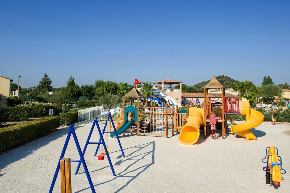 Terraced House in Vidauban With Water Slides