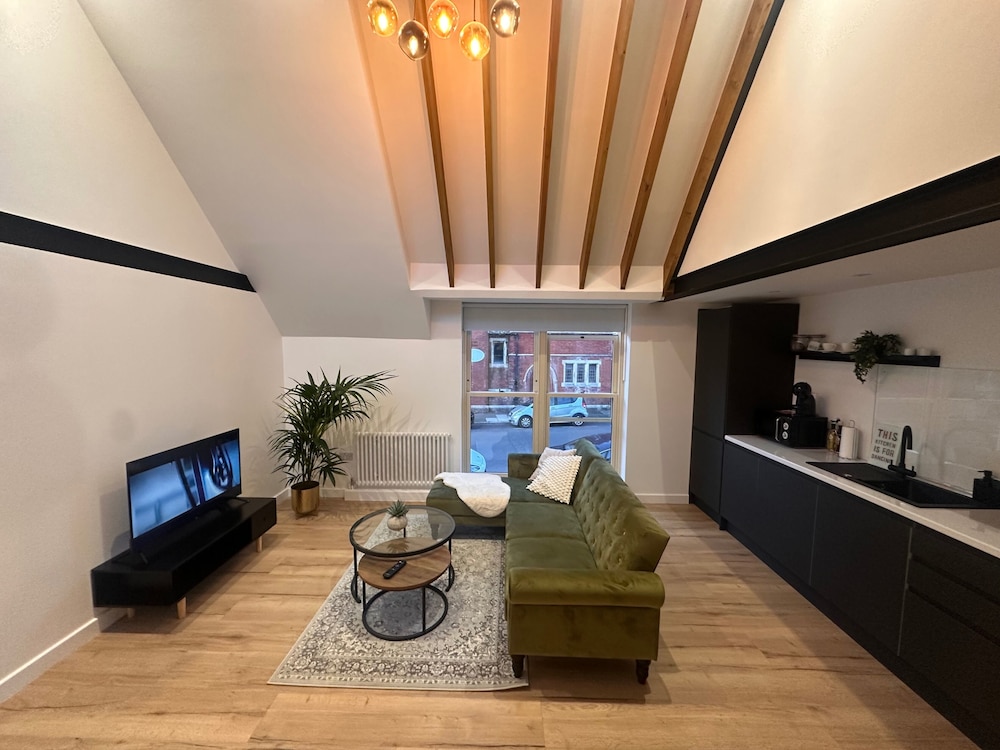 1 Bed-sleeps 3-patio-2 min to Beach