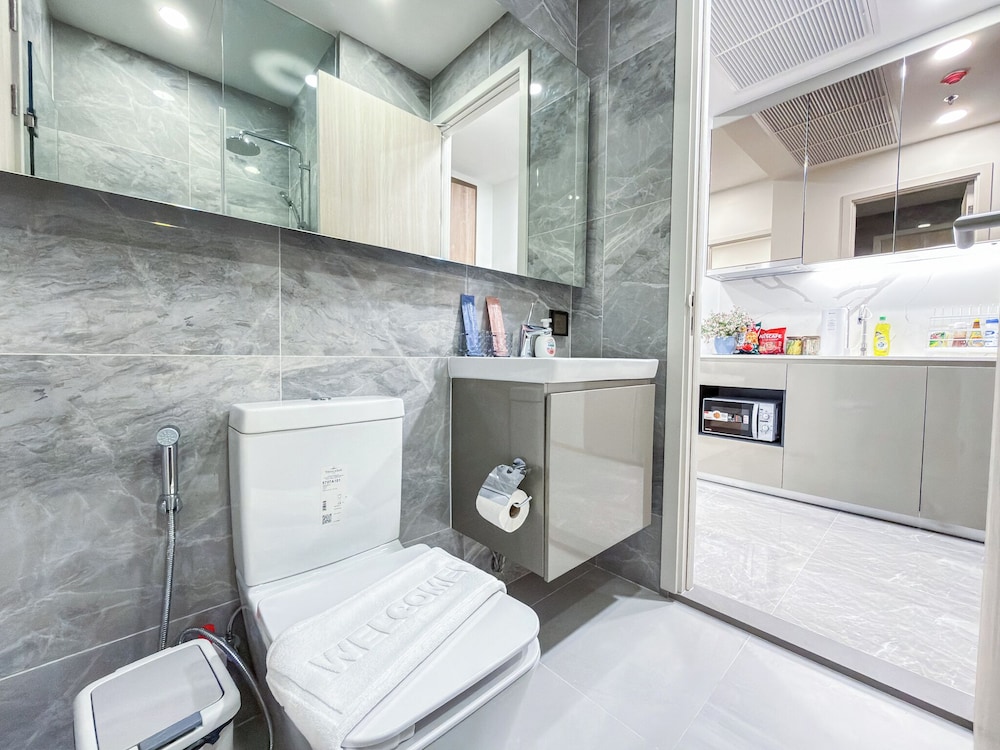 New Residence in Central Bangkok Siam Paragon · Central World