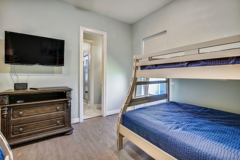 Sandpiper Treasure by Ryson Vacation Rentals view 3