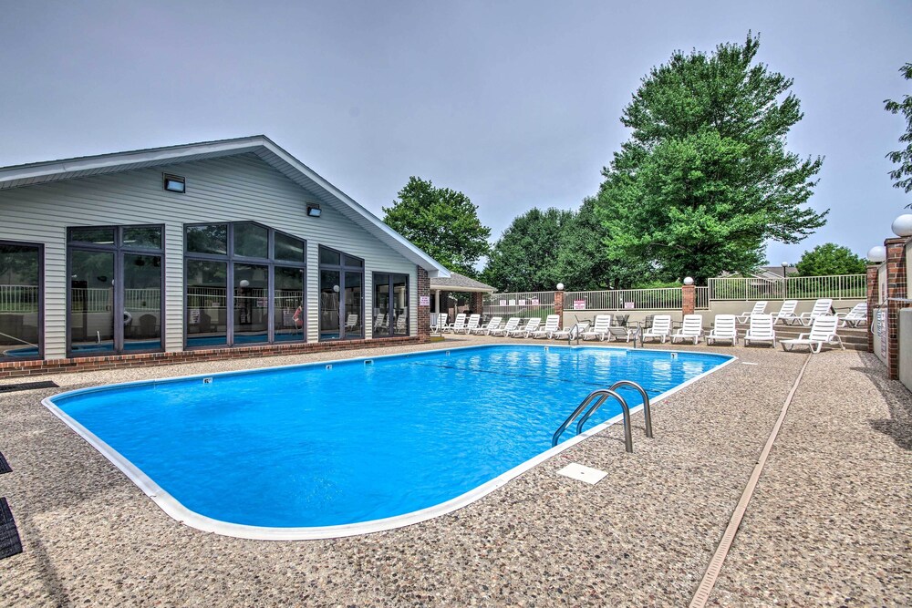 1 Mi to 76 Strip: Family Condo in Branson!