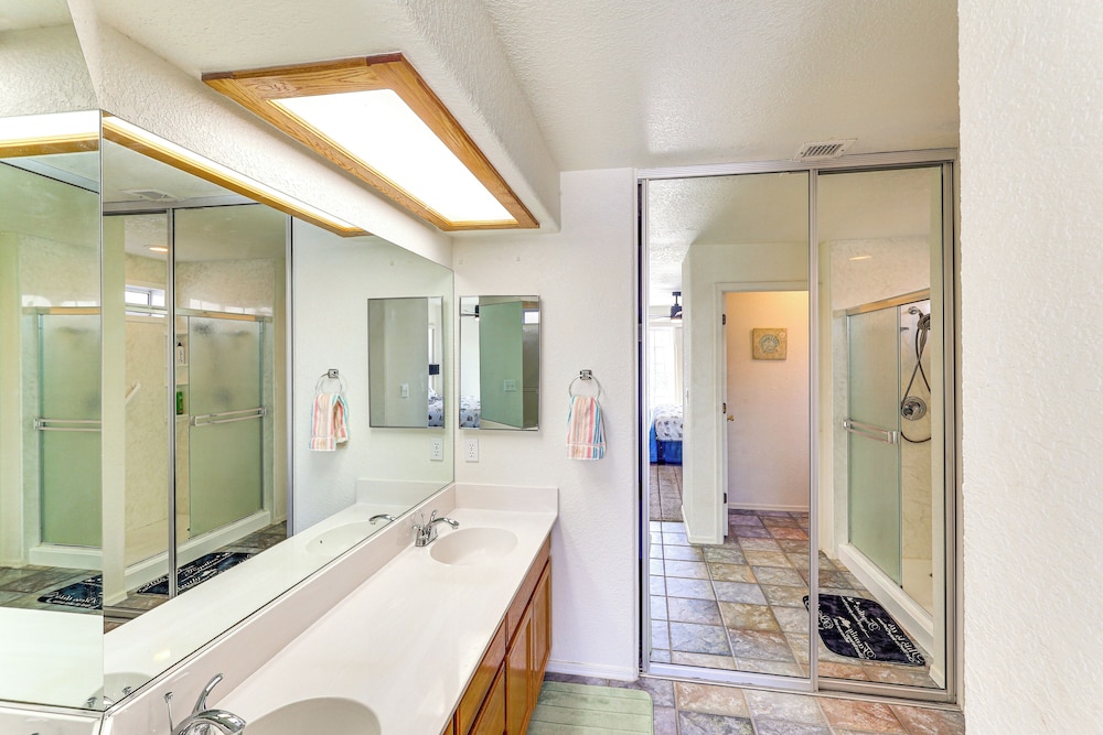 Pool, Games & Patio Bar! Epic Bullhead City Oasis