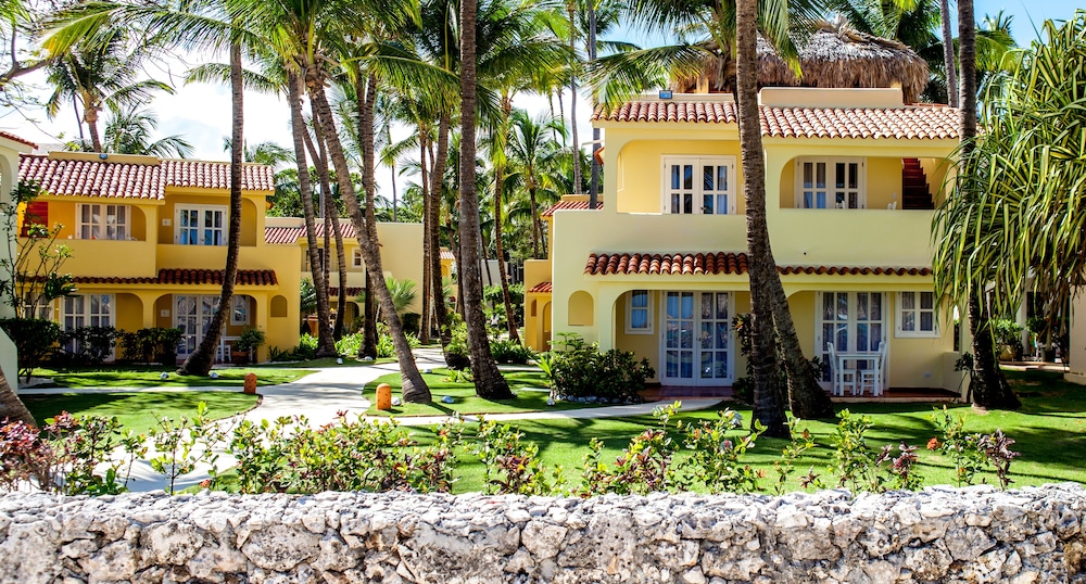 Los Corales Beach Village