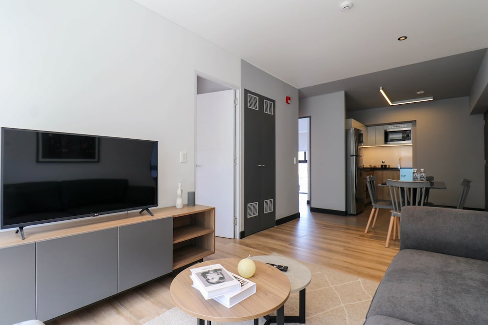 w Resplendent 2BR w Great Balcony in San Isidro