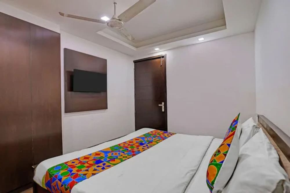 Fabhotel The Royal Inn I