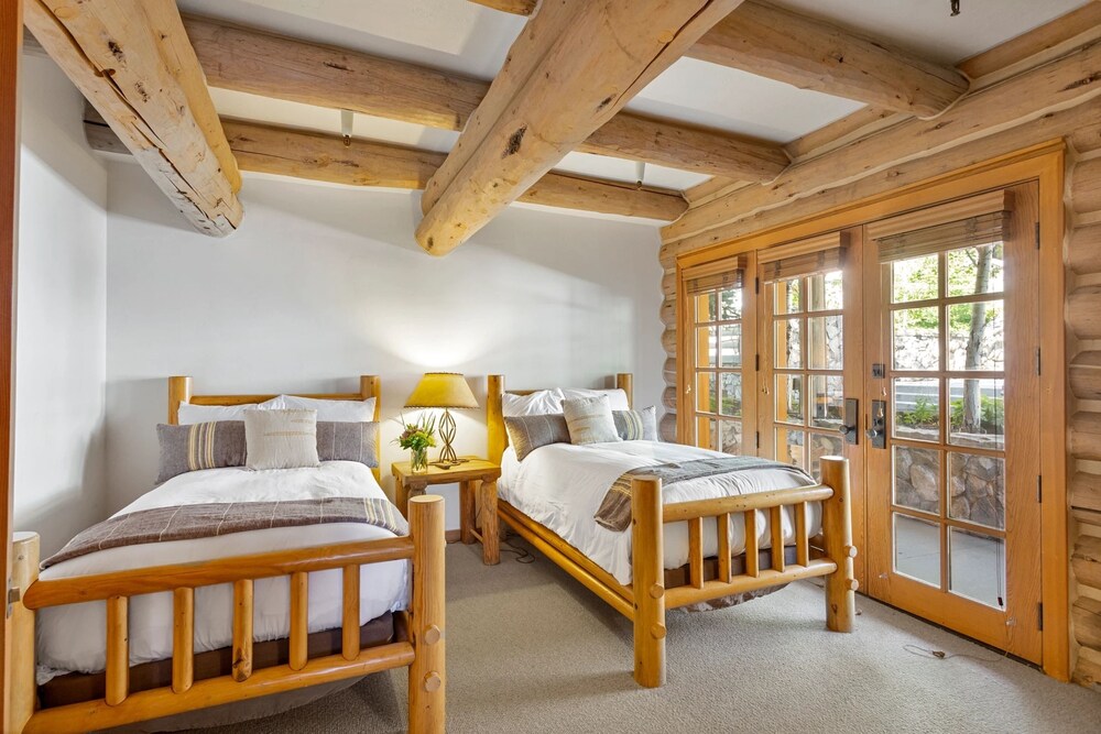 Pine Inn at Trail's End Lodge - Three Bedroom Residence with Spa #1 3 Condo