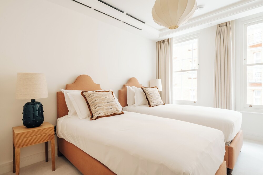 Claridge House by SLO
